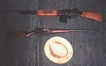 Clyde's_hat,_rifle_&_BAR.jpg